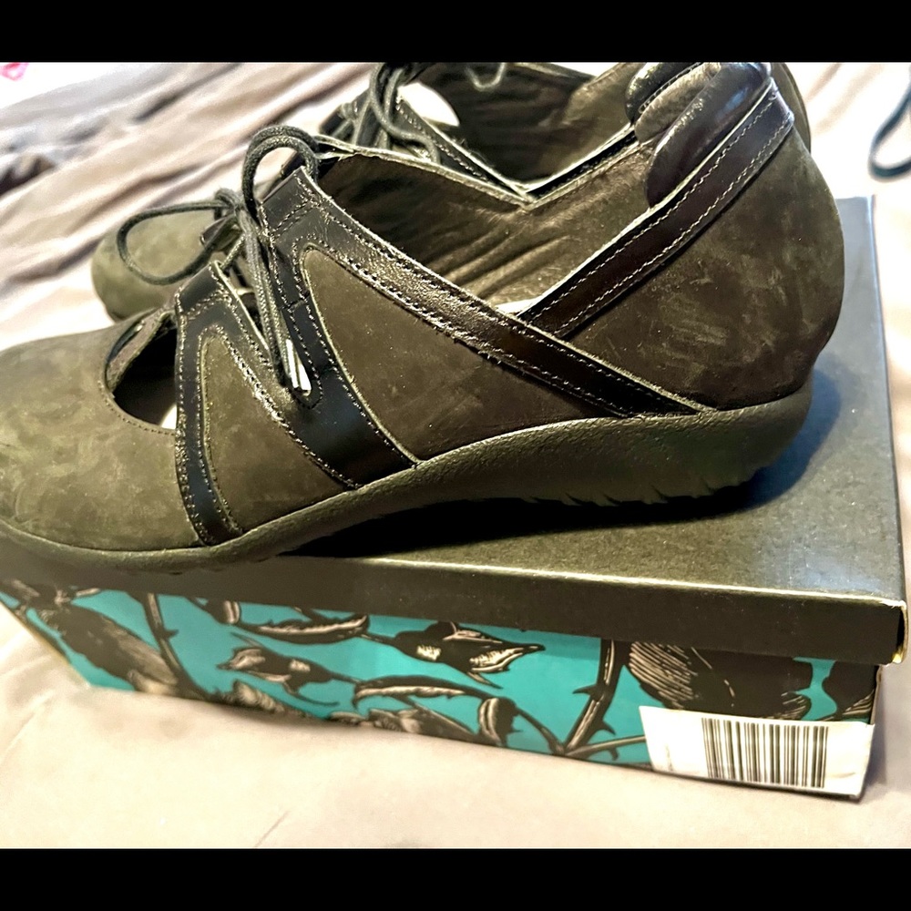 Naot lace up shoes. Size 10